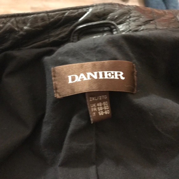 Danier leather coat - Picture 3 of 3